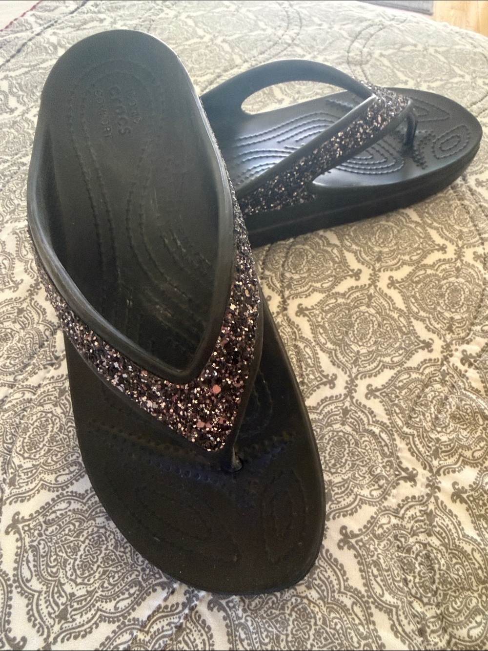 CROCS Black Glitter Strap Women’s Flip Sandals size 8